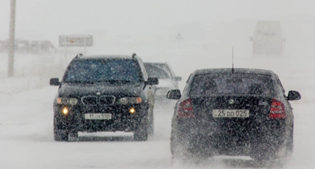 Заснеженная трасса в горах. Фото:© Sputnik / Aram Nersesyan