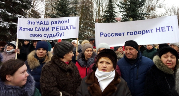Участники митинга против присоединения Аксайского района к Ростову-на-Дону. Аксай, 8 января 2019 года. Фото Константина Волгина для "Кавказского узла".