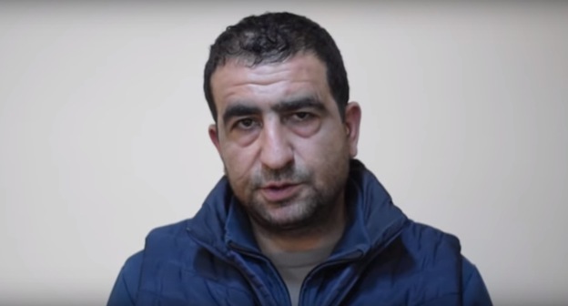 Задержанный после инцидента с автобусом в Ереване Гор Акопян. Скриншот видео ԶԻՆՈՒԺ MEDIA, https://www.youtube.com/watch?time_continue=175&v=H_BbbazBDmE&fbclid=IwAR0VKQjp_iFDtzLt9TFNbNCEP5aAVM0myluXXDEK8PNB4Y0yLbu2I6CPokA