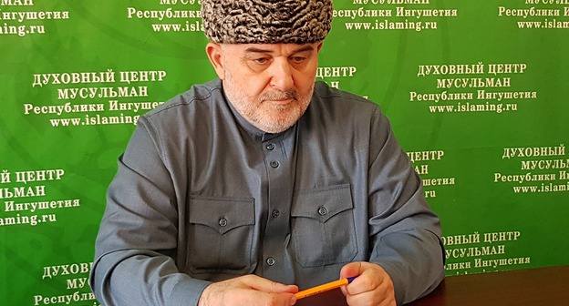 Иса Хамхоев. Фото: пресс-служба муфтията Ингушетии http://muftiyatri.ru/2018/09/03/совещание-в-дцм-ри-03-09-2018-г/