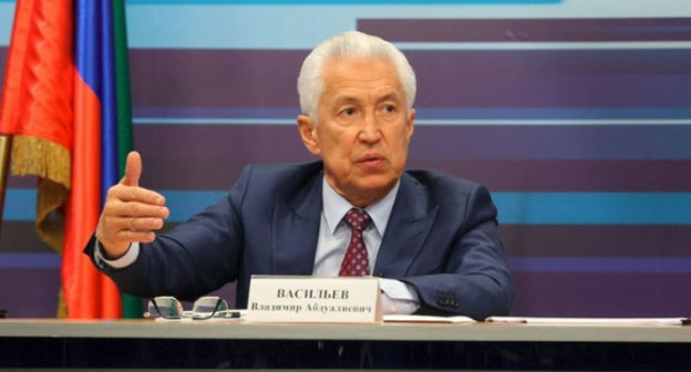 Владимир Васильев. Фото http://www.e-dag.ru/novosti/novosti-pravitelstva/vladimir-vasilev-my-nikomu-ne-dadim-zhit-za-schet-naroda.html