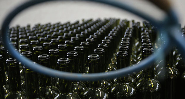 Производство алкогольных напитков. Фото © Sputnik / Валерий Мельников https://sputnik-abkhazia.ru/analytics/20160312/1017490362.html