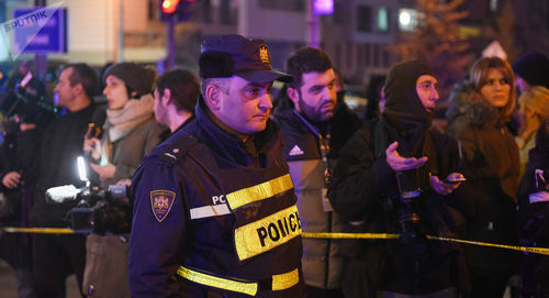 Оцепление новостройки на пересечении улиц Автандила и Вепхисткаосани, в районе Диди Дигоми в Тбилиси, где произошел взрыв. 

Фото STRINGER  https://sputnik-georgia.ru/reviews/20190117/243952159/Krov-zastyla-v-zhilakh---tragediya-v-Tbilisi-shokirovala-vsyu-stranu.html