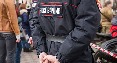 Сотрудник Росгвардии. © Фото Елены Синеок, Юга.ру