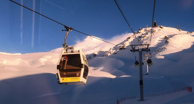 Подъемники на горнолыжном курорте "Эльбрус" 18 января 2019 года. Фото с сайта курорта. http://resort-elbrus.ru/news/838.html