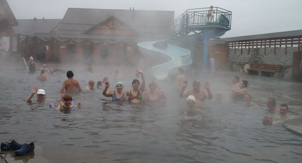 Купание в Аушигерском теплом источнике 19 января 2019 года. Фото предоставлено "Кавказскому узлу" Юлией Верниковской