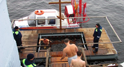 Крещенские купания в Волгограде. 19 января 2019 года. Фото Вячеслава Ященко для "Кавказского узла"