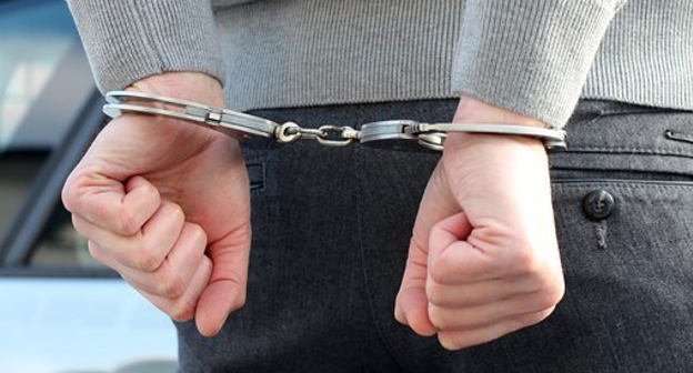 Наручники. Фото https://pixabay.com/ru/полиция-наручники-арестовать-арест-2122373/