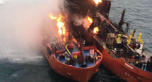 Горящие судна в Керченском проливе. © Фото / Следственный комитет РФ https://sputnik-abkhazia.ru/news/20190123/1026388589/Spasateli-vozobnovili-poisk-desyati-propavshikh-moryakov-goryaschikh-tankerov-Chernom-more.html