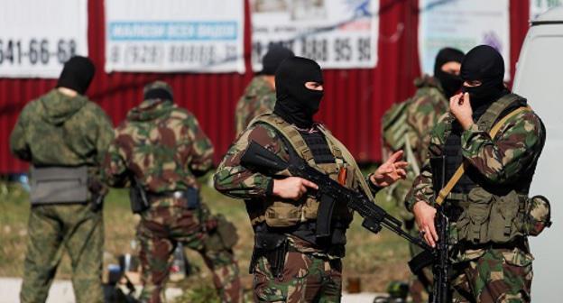 Силовики в Магасе во время акции протеста против установления ингушско-чеченской границы, 8 октября 2018 года. Фото: REUTERS / Maxim Shemetov