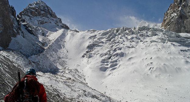 Снежный склон. Фото traveltale
 https://ru.sputnik.az/incidents/20150804/401404630.html