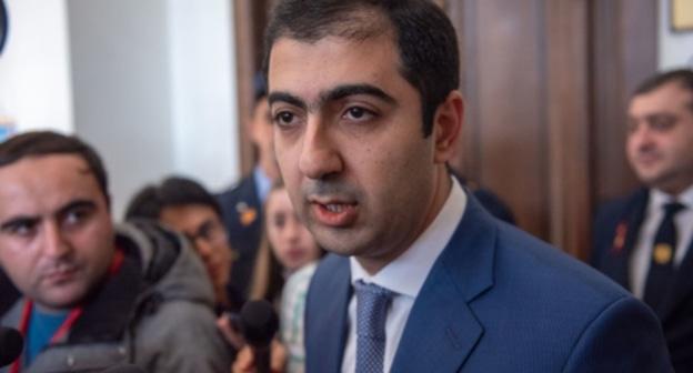 Адвокат Арам Орбелян. Фото: © Sputnik / Aram Nersesyan,
 https://ru.armeniasputnik.am/politics/20190114/16739791/kocharyan-ne-uchastvuet-v-zasedanii-suda-advokat-nazval-prichinu.html