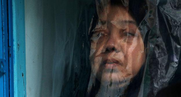 Мусульманская женщина у окна. Фото REUTERS/Ann Wang