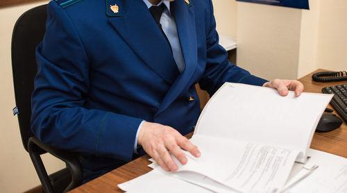 Сотрудник прокуратуры.  Фото Елены Синеок, Юга.ру
