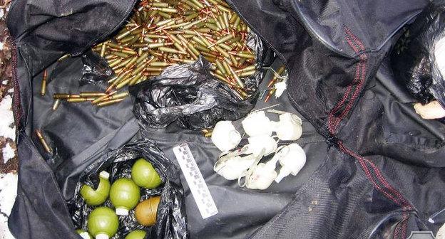 Тайник с оружием. Фото http://nac.gov.ru/kontrterroristicheskie-operacii/v-nalchike-obnaruzhen-krupnyy-taynik-s.html#&gid=1&pid=1