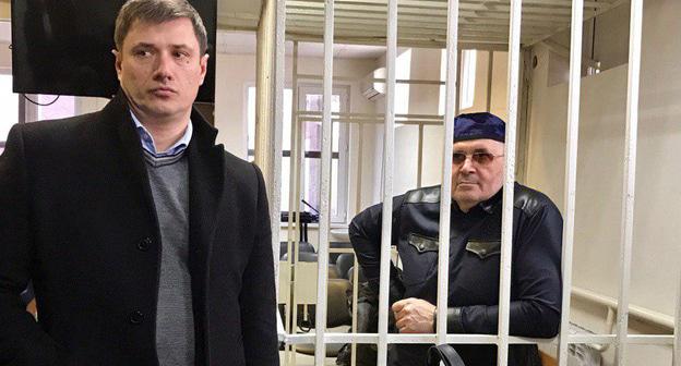 Адвокат Петр Заикин и Оюб Титиев (справа). Фото Патимат Махмудовой для "Кавказского узла"