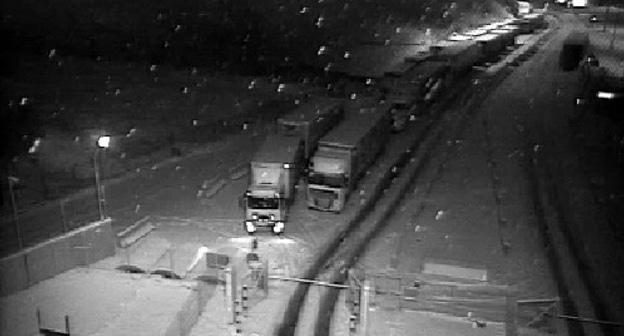 Очередь грузовиков на КПП "Верхний Ларс". Фото: скриншот веб-камеры https://vlars.ru/pages/3-we