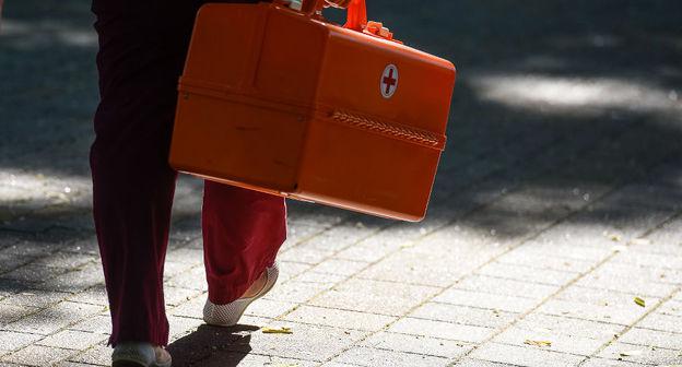 Ящик с медикаментами сотрудника скорой помощи.  Фото Елены Синеок, Юга.ру
