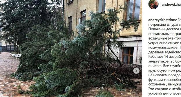 Последствия  ветра в Ставрополе. Фото: скриншот сообщения в instagram andreydzhatdoev