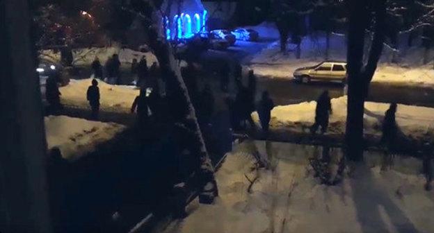 Массовая драка с участием уроженцев Чечни в Москве Фото: кадр видео Видеоблог о районе Печатники