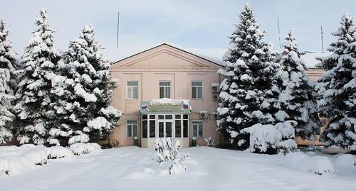 Административное здание Сулейман-Стальского района Дагестана. Фото: Пресс-служба  МР "СУЛЕЙМАН-СТАЛЬСКИЙ РАЙОН"  http://www.suleiman-stalskiy.ru/fotogalereya/index.php?PAGE_NAME=detail&SECTION_ID=29&ELEMENT_ID=151