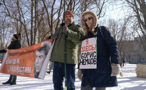 Участница митинга памяти Бориса Немцова в Ростове-на-Дону. Фото Константина Волгина для "Кавказского узла"