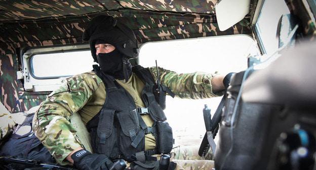 Спецоперация. Фото Елены Синеок, Юга.ру