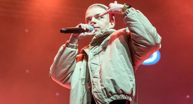 Элджей на Big Love Show в 2018 году. Фото Okras/https://ru.wikipedia.org/wiki/Элджей#/media/File:Элджей_(5)_на_Big_Love_Show_2018_в_СПб.jpg