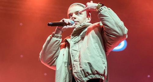 Элджей на Big Love Show в 2018 году. Фото Okras/https://ru.wikipedia.org/wiki/Элджей#/media/File:Элджей_(5)_на_Big_Love_Show_2018_в_СПб.jpg