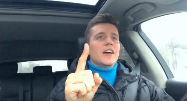 Скриншот видео блогера Дениса Косякова "Привет, дагестанцы!", опубликованного 28 февраля 2019 года, https://www.youtube.com/watch?v=sM1cs5SRl0s