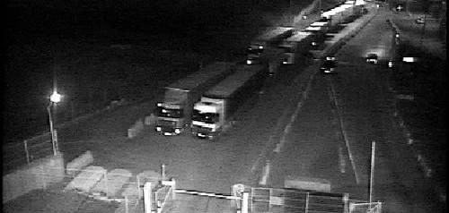 Очередь грузовиков на КПП "Верхний Ларс". Фото: скриншот веб-камеры https://vlars.ru/pages/3-webcam