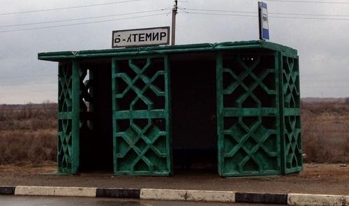 Остановка в селе Бахтемир, рядом с которой произошло убийство Сергея Ивакина. Фото Алены Садовской для "Кавказского узла".