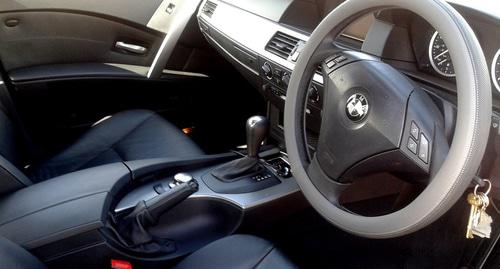 Машина с правым рулём. Фото pixabay.ru