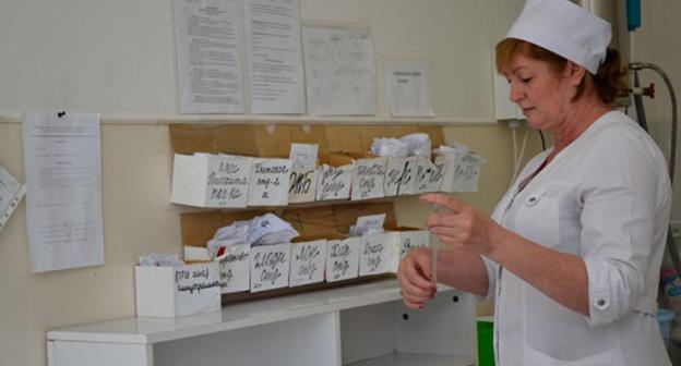 Сотрудница городской клинической больницы №4 в Грозном. Фото: пресс-служба больницы. http://www.gbu-kb4.ru/gallery/2015-03-12-08-54-39.html