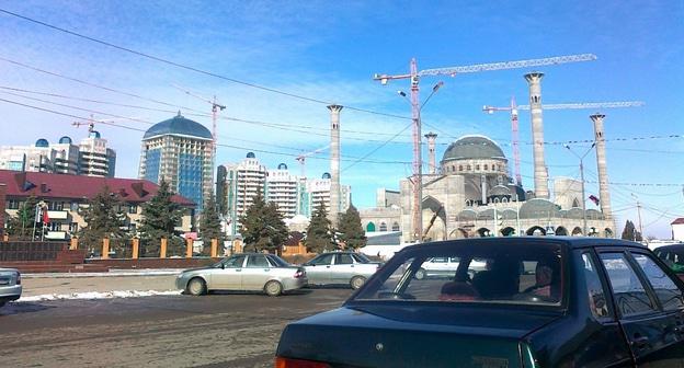 Строящаяся мечеть в Шали. февраль 2017 года. Фото: Джалвади Малаев, - https://www.facebook.com/photo.php?fbid=1896186753947512&set=a.1389980897901436.1073741828.100006686164700&type=3&theater, CC BY-SA 3.0, https://commons.wikimedia.org/w/index.php?curid=55766501