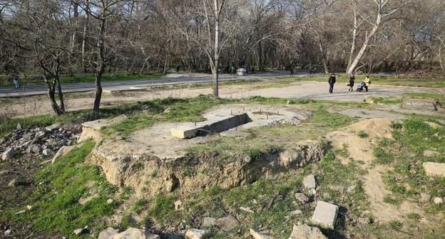 Фундамент демонтированных аттракционов в парке им. Ленинского комсомола в Махачкале. Фото пресс-службы администрации Махачкалы, https://www.mkala.ru/info/news/2019/03/22/news_20741.html