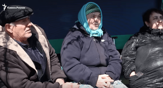 Скриншот видео "Без земли и денег, но с верой в Путина" о протестующих пайщиках в Казиновке, март 2019 года, https://www.youtube.com/watch?v=_MpHzOODDfs