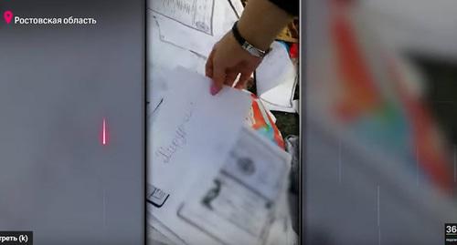 Выброшенные документы пациентов, найденные на свалке. Скриншот Телеканал 360
 https://www.youtube.com/watch?v=ytoDox9kQ6g