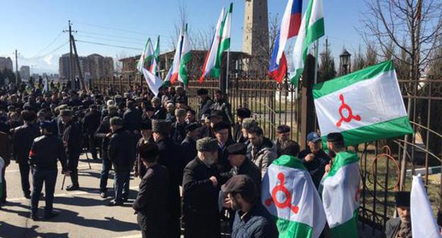 На площади в Магасе собралось около 10 тысяч человек 26.03.2019. Фото Магомеда Муцольгова для "Кавказского узла"