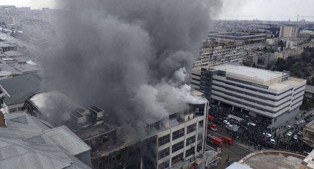 Пожар в торговом центре "Диглас" в Баку. 26 марта 2019 года. Фото Азиза Каримова для "Кавказского узла"