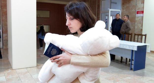 Участница церемонии благотворительного фонда "Ташир". Степанакерт, Нагорный Карабах.21 марта 2019 год. Фото Алвард Григорян для "Кавказского узла".