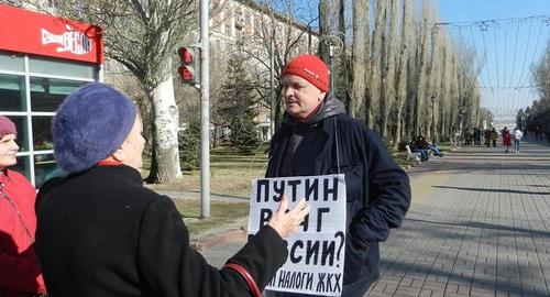 Владимир Тельпук проводит пикет. Волгоград, 30 марта 2019 года. Фото Ольги Карпухновой для "Кавказского узла" Владимир Тельпук проводит пикет. Волгоград, 30 марта 2019 года. Фото Ольги Карпухновой для "Кавказского узла"