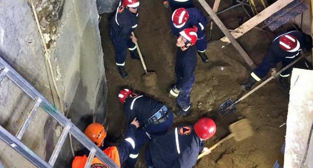 Спасатели на стройке в центре Тбилиси. Фото Пресс-служба МЧС საგანგებო სიტუაციების მართვის სამსახური / Emergency Management Service