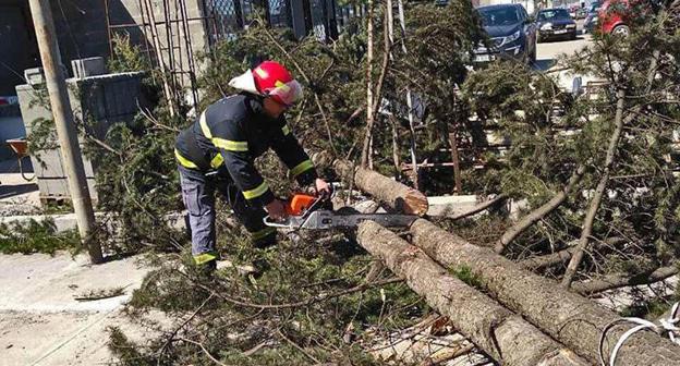 Спасатели на стройке в центре Тбилиси. Фото Пресс-служба МЧС საგანგებო სიტუაციების მართვის სამსახური / Emergency Management Service