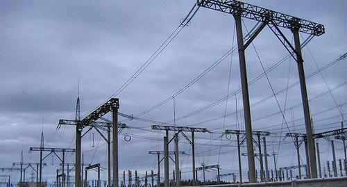 Электрораспределительные сети. Фото: Yanachka https://ru.wikipedia.org