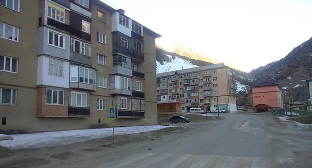 Посёлок Эльбрус. Фото Chereck https://ru.wikipedia.org/wiki/Эльбрус_(село)#/media/File:Посёлок_Эльбрус.JPG
