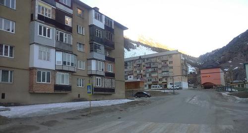 Посёлок Эльбрус. Фото Chereck https://ru.wikipedia.org/wiki/Эльбрус_(село)#/media/File:Посёлок_Эльбрус.JPG
