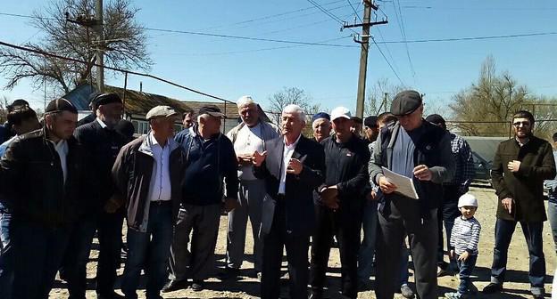 Жители Новомонастырского. Фото Ильяса Капиева для "Кавказского узла"