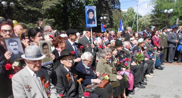 Участники праздничных мероприятий ко Дню Победы в Нальчике. 9 мая 2017 г. Фото Людмилы Маратовой для "Кавказского узла"