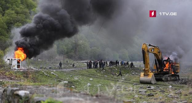 Горящая техника в Пакисском ущелье, 21 апреля 2019 года. Фото Мириана Меладзе. https://1tv.ge